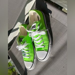 Lime green Converse low top sneakers woman’s size 9 men’s size 7